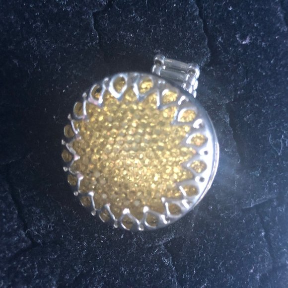 Golden dome ring - Picture 1 of 3